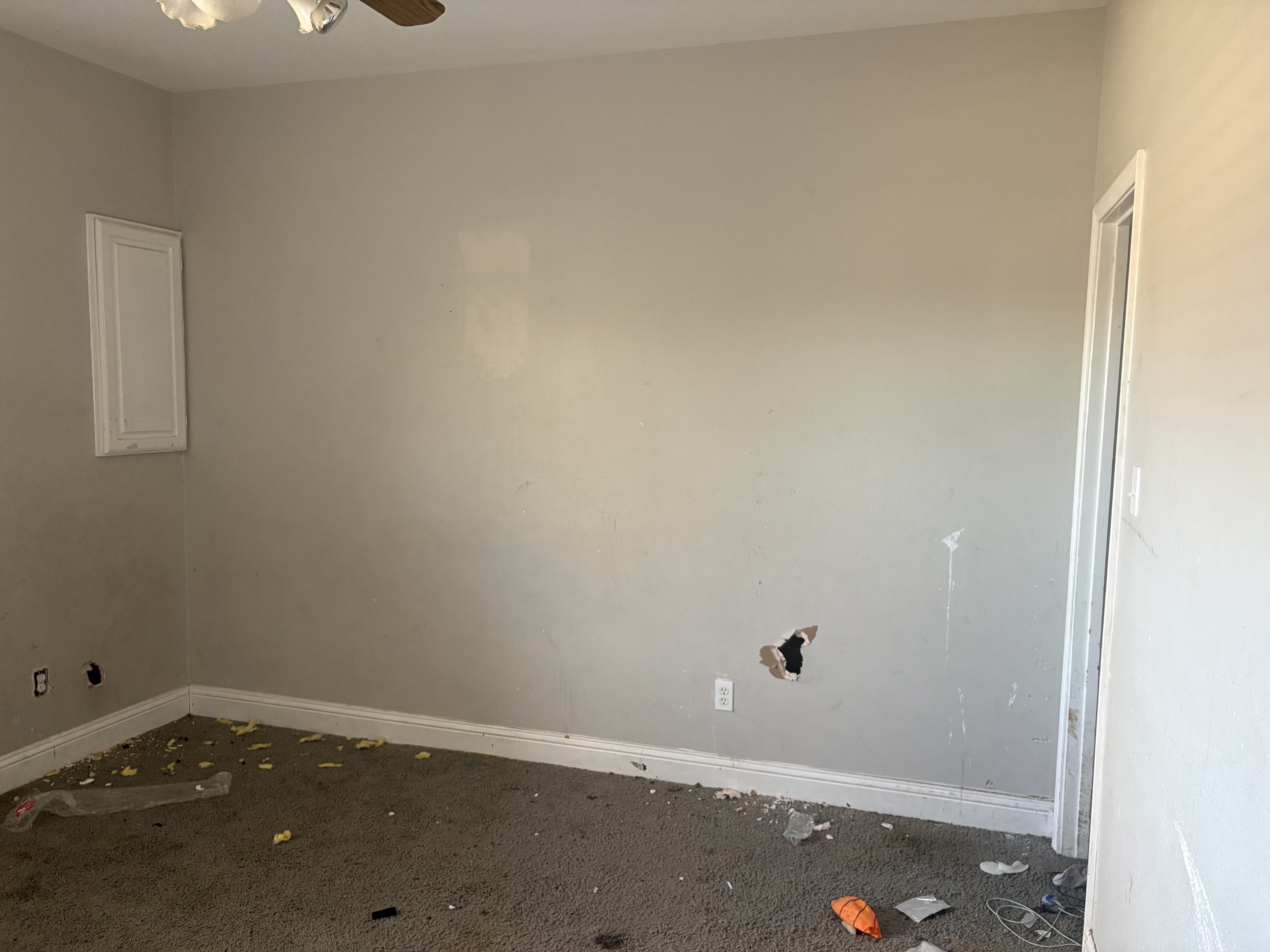 Garage and exterior details